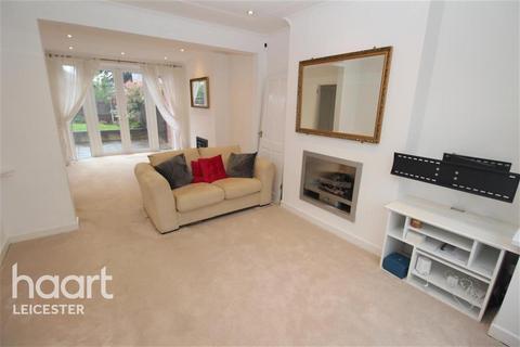 3 bedroom semi-detached house to rent, Spinney Rise