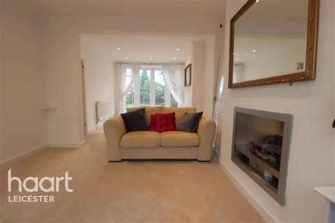 3 bedroom semi-detached house to rent, Spinney Rise