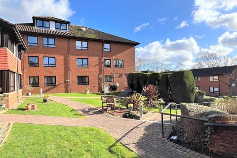 2 bedroom flat for sale, Glenside Court, Penylan, Cardiff, CF23