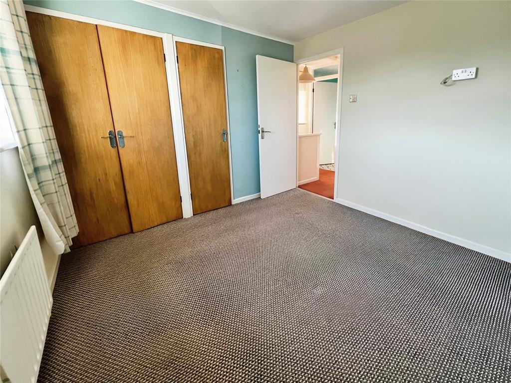 Front Bedroom (2)