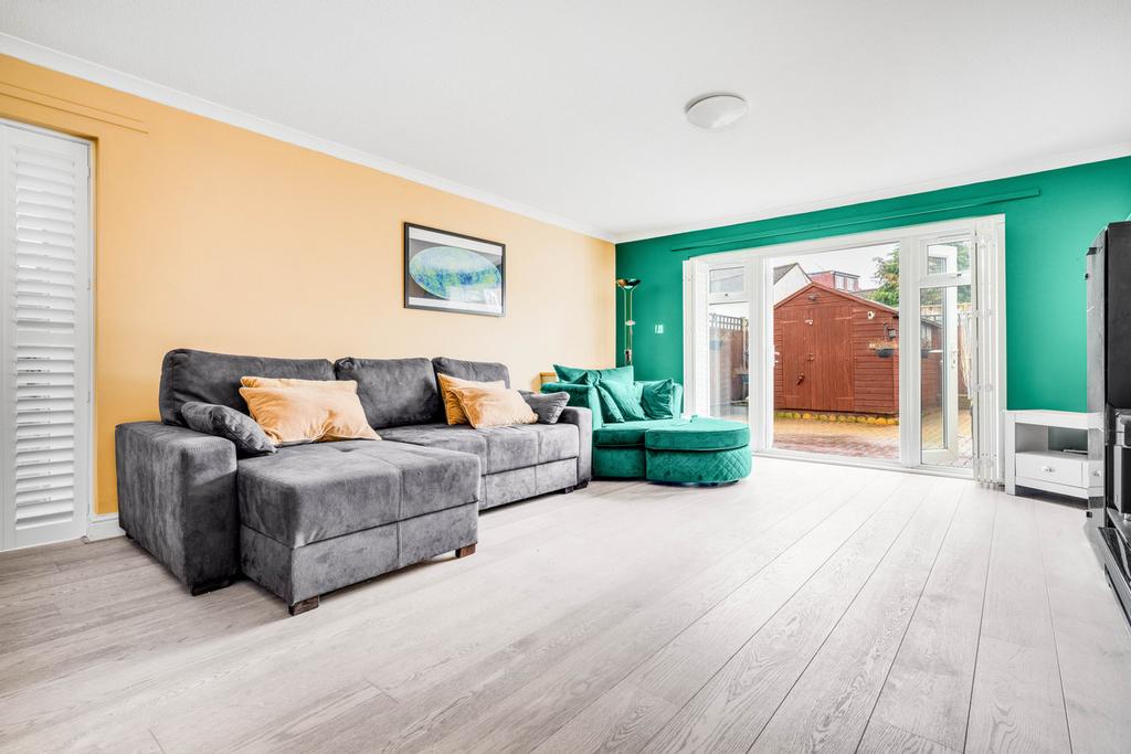 Commonside East, Mitcham, CR4 3 bed semidetached house for sale £500,000