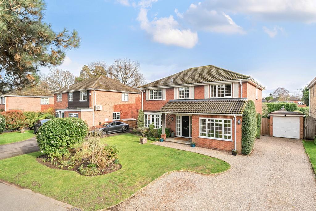 Crossacres, Pyrford Woods, GU22 4 bed detached house for sale £1,250,000