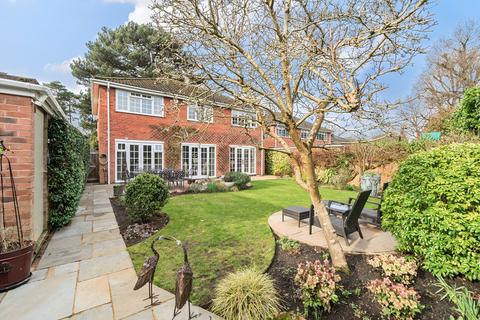 13 Crossacres, Woking, GU22 8QS
