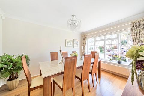 13 Crossacres, Woking, GU22 8QS