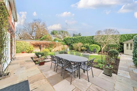 13 Crossacres, Woking, GU22 8QS