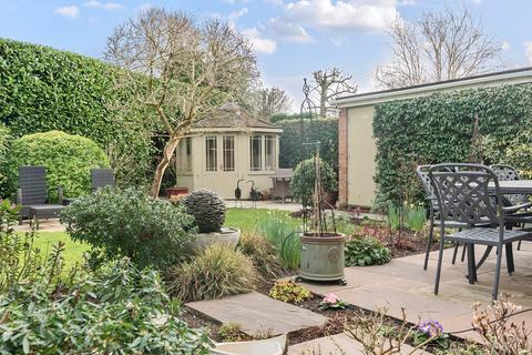 13 Crossacres, Woking, GU22 8QS
