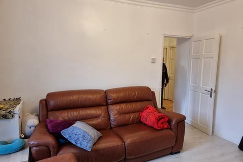 3 bedroom flat for sale, Quaker Street, London E1