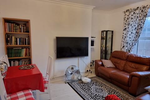 3 bedroom flat for sale, Quaker Street, London E1