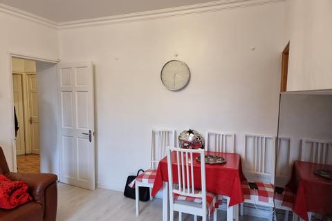 3 bedroom flat for sale, Quaker Street, London E1