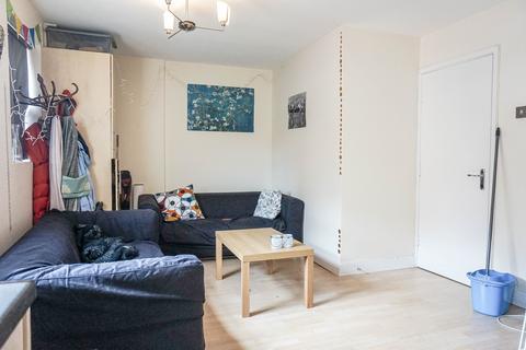 3 bedroom apartment to rent, Welton Road, Leeds LS6