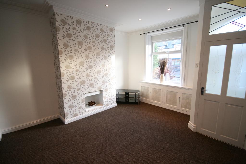 Ashton Road East, Failsworth M35 2 bed terraced house £875 pcm (£202 pw)