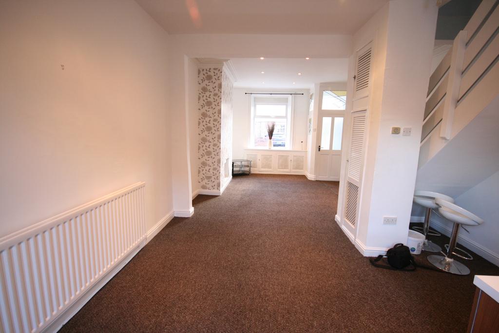 Ashton Road East, Failsworth M35 2 bed terraced house £875 pcm (£202 pw)