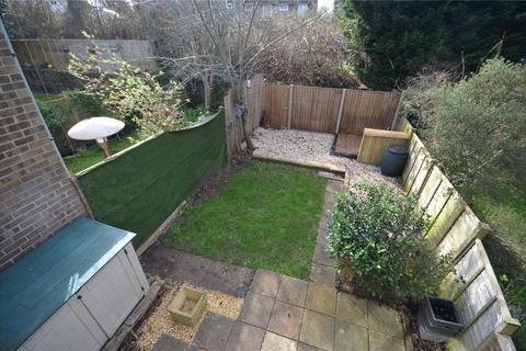 12 Arthur Close, Farnham, GU9 8PE
