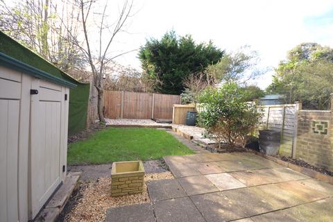 12 Arthur Close, Farnham, GU9 8PE