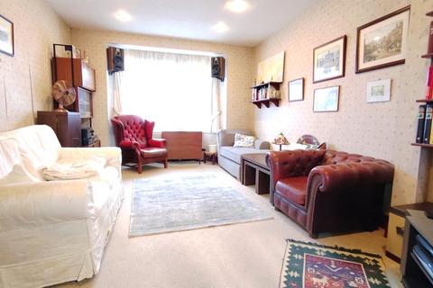 3 bedroom end of terrace house for sale, Rayleigh Road, Leigh-on-Sea, Essex, SS9
