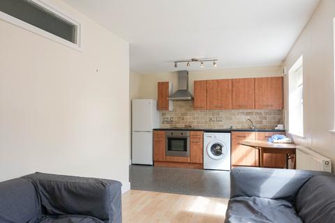 3 bedroom apartment to rent, Welton Road, Leeds LS6