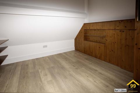 2 bedroom flat to rent, Hendon Lane, London, N3