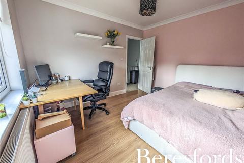 10 Craven Gardens, Harold Wood, Romford, RM3 0DF