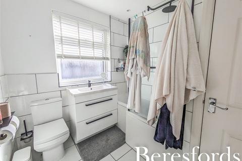 10 Craven Gardens, Harold Wood, Romford, RM3 0DF