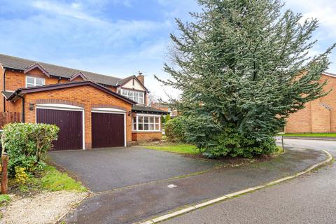 2 Blenheim Close, Hadfield, Glossop, SK13 1QY