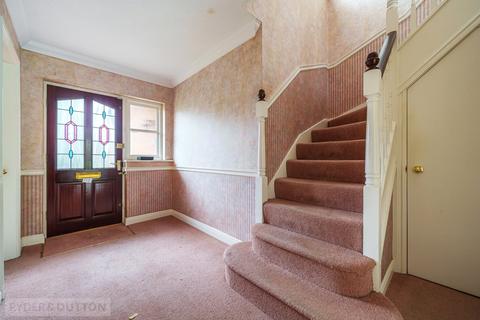 2 Blenheim Close, Hadfield, Glossop, SK13 1QY