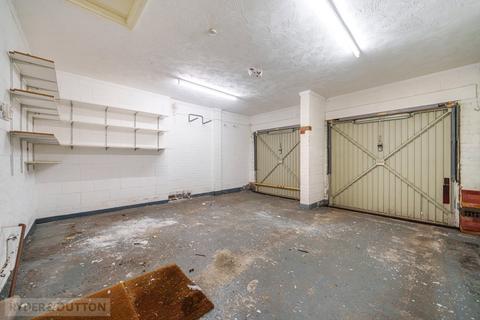 2 Blenheim Close, Hadfield, Glossop, SK13 1QY