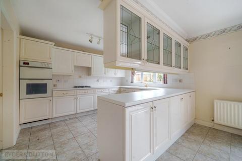 2 Blenheim Close, Hadfield, Glossop, SK13 1QY