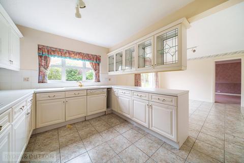 2 Blenheim Close, Hadfield, Glossop, SK13 1QY