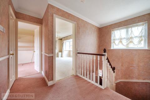 2 Blenheim Close, Hadfield, Glossop, SK13 1QY