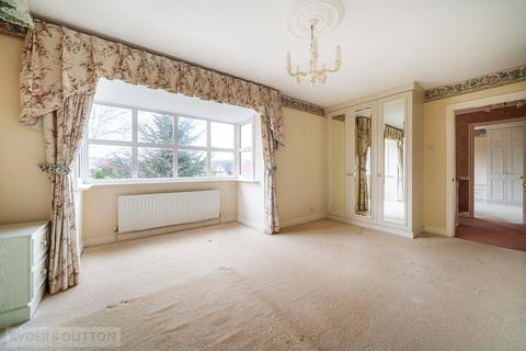 2 Blenheim Close, Hadfield, Glossop, SK13 1QY