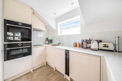 2 bedroom flat for sale - Rosebank Close, Fairfax Road, Teddington, TW11