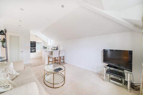 2 bedroom flat for sale - Rosebank Close, Fairfax Road, Teddington, TW11