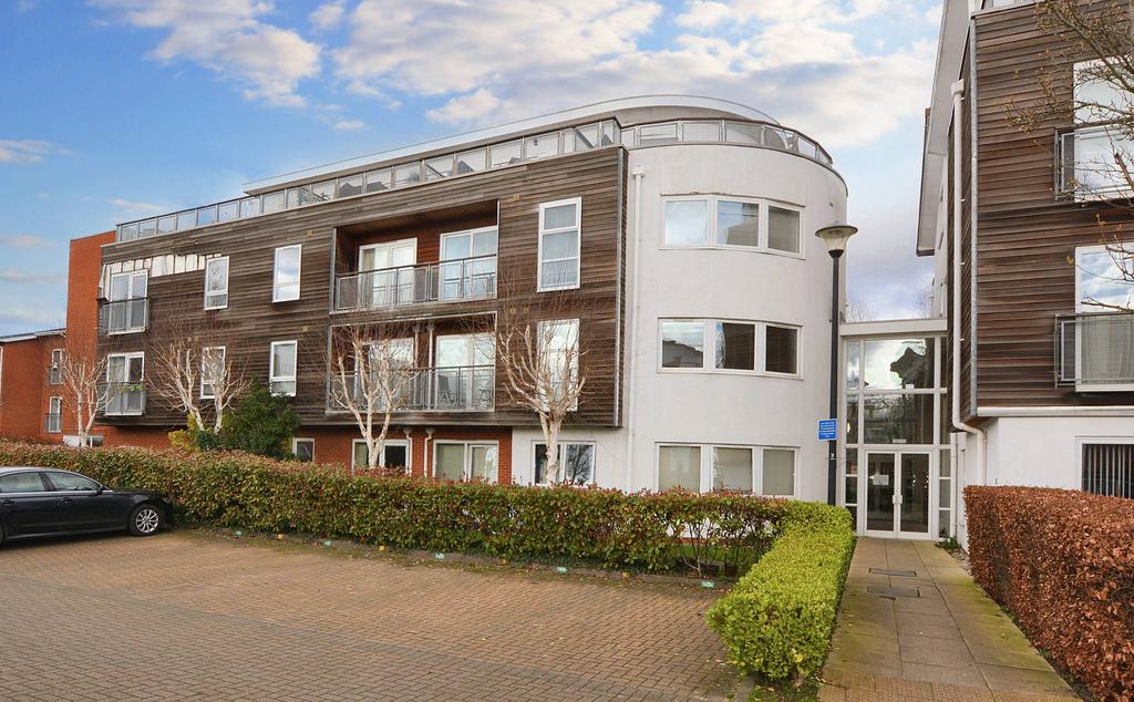 Romana Square, Timperley WA14 2 bed ground floor flat £1,200 pcm (£