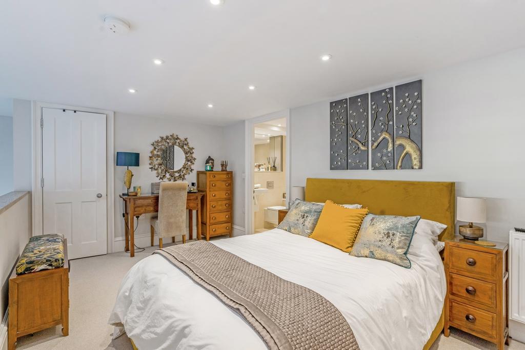 Prinicipal bedroom 2