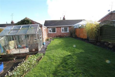 2 bedroom detached bungalow to rent, Mill Rise, HU16