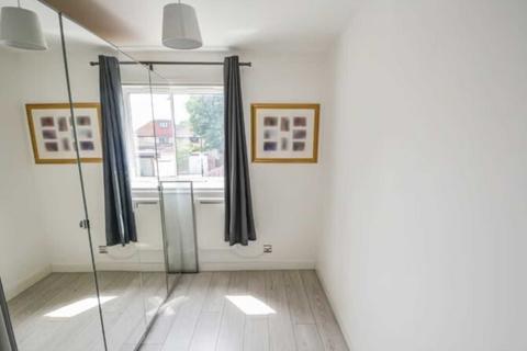 2 bedroom flat to rent - Old Park Mews, Heston
