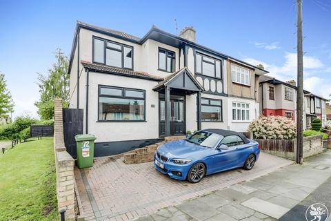 4 bedroom semi-detached house for sale, Bruce Avenue, Hornchurch, RM12