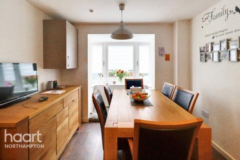 41 Balmoral Close, Northampton, NN5 4WA