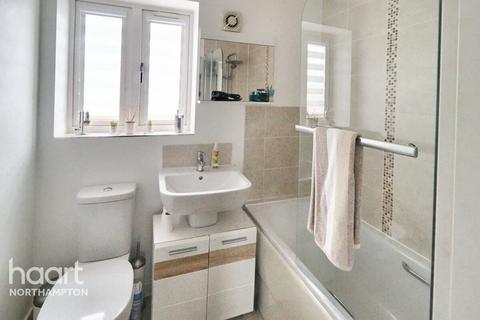 41 Balmoral Close, Northampton, NN5 4WA