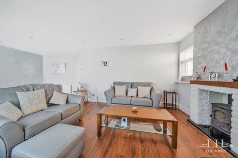 33 Hacton Drive, Hornchurch, RM12 6DL