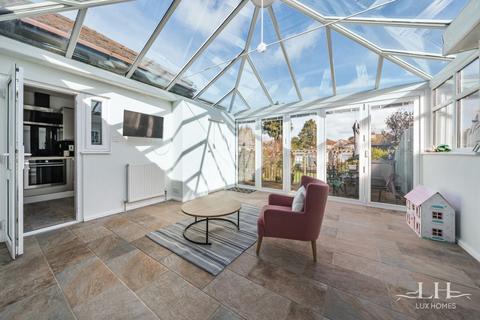 33 Hacton Drive, Hornchurch, RM12 6DL