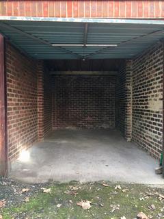 Garage to rent, Grove Road, Sutton