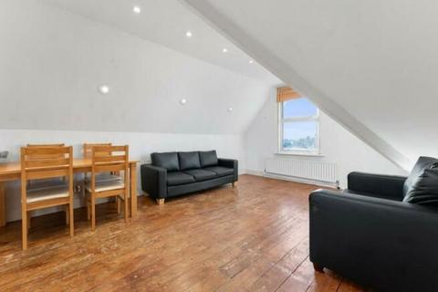 2 bedroom apartment to rent - Bedford Hill, London SW12