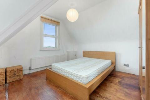 2 bedroom apartment to rent - Bedford Hill, London SW12