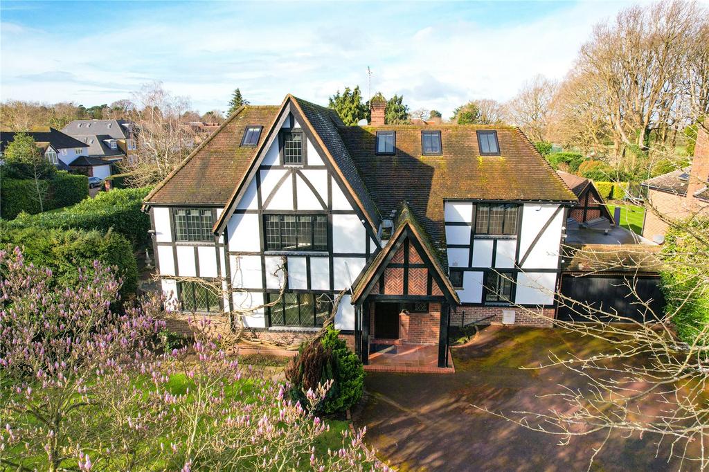 Ashley Park Avenue, Ashley Park, WaltonOnThames, KT12 5 bed detached