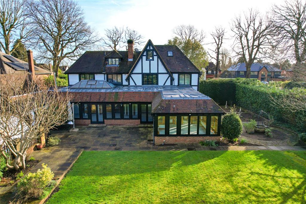 Ashley Park Avenue, Ashley Park, WaltonOnThames, KT12 5 bed detached