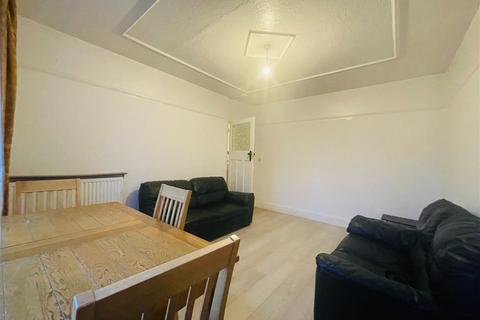 4 bedroom terraced house to rent - Holdernesse Road, London SW17