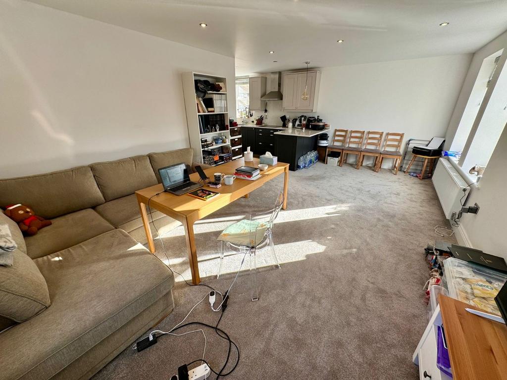 Brook Street, Ilkley, West Yorkshire, LS29 2 bed flat to rent £1,325