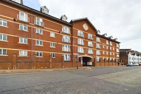 2 bedroom flat to rent, Sallyport House, City Road, Newcastle Upon Tyne
