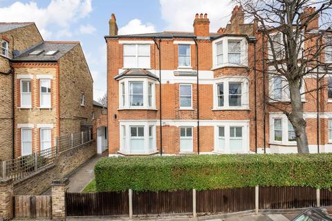 4 bedroom flat for sale, Thurleigh Road, London, SW12